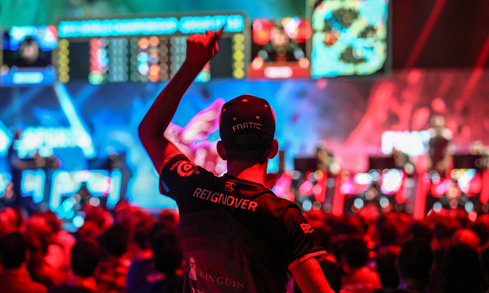 WBG击败JDG锁定季后赛席位，LPL第三阶段团队协作成关键